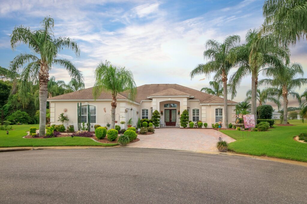 Beautiful Florida Home with Palm trees
